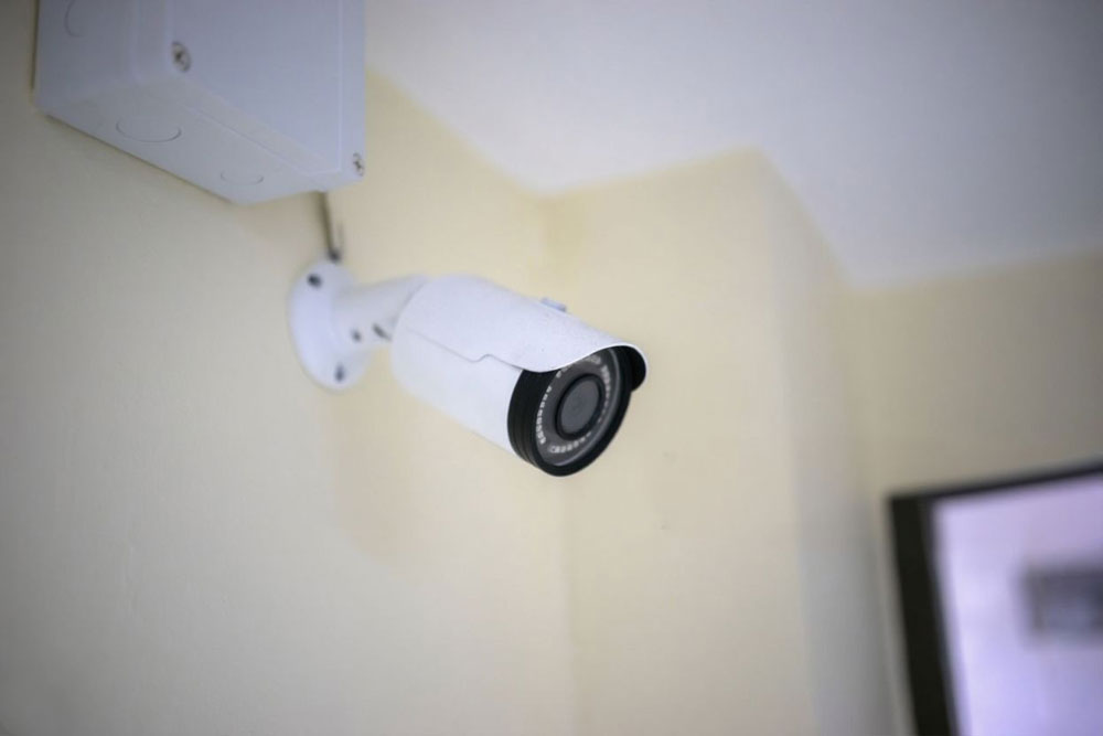 عکس دوربین مداربسته در اتاق
